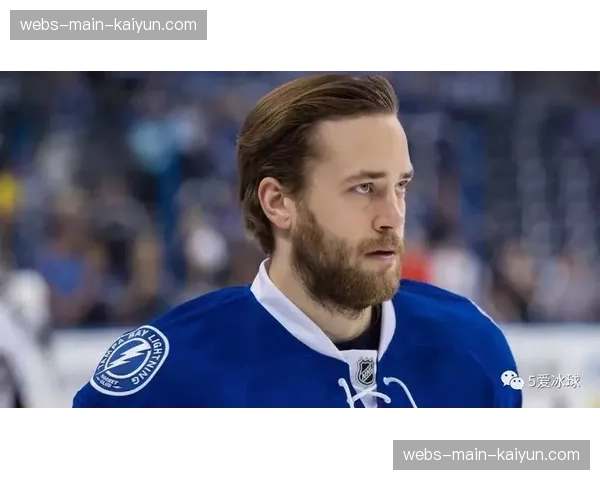 喷气机队前锋凯尔·康纳射门击中横梁，球队0-1惜败掠夺者